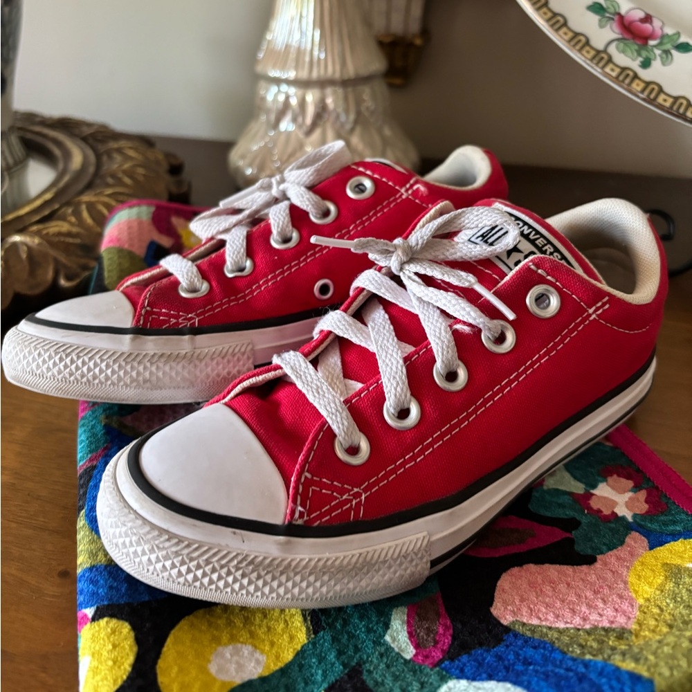 Converse size 1